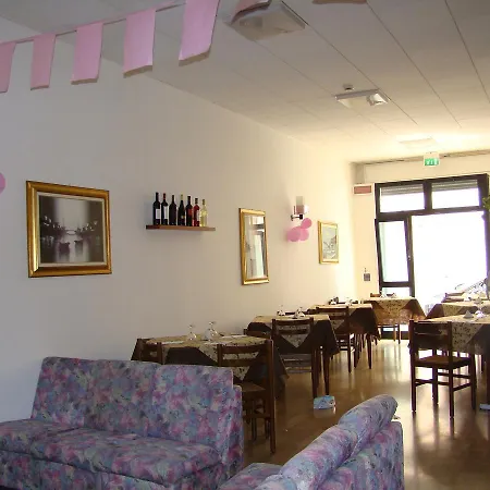 Italia Otel *