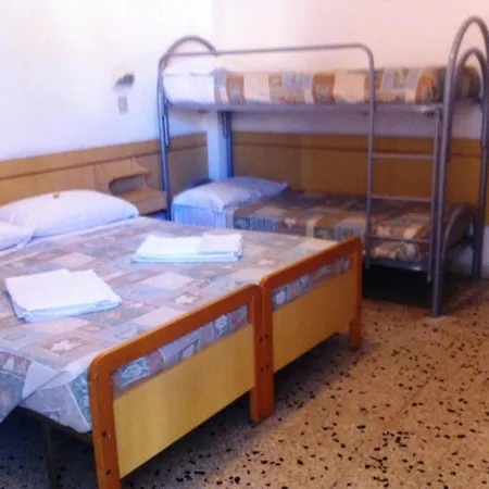 Italia Otel *